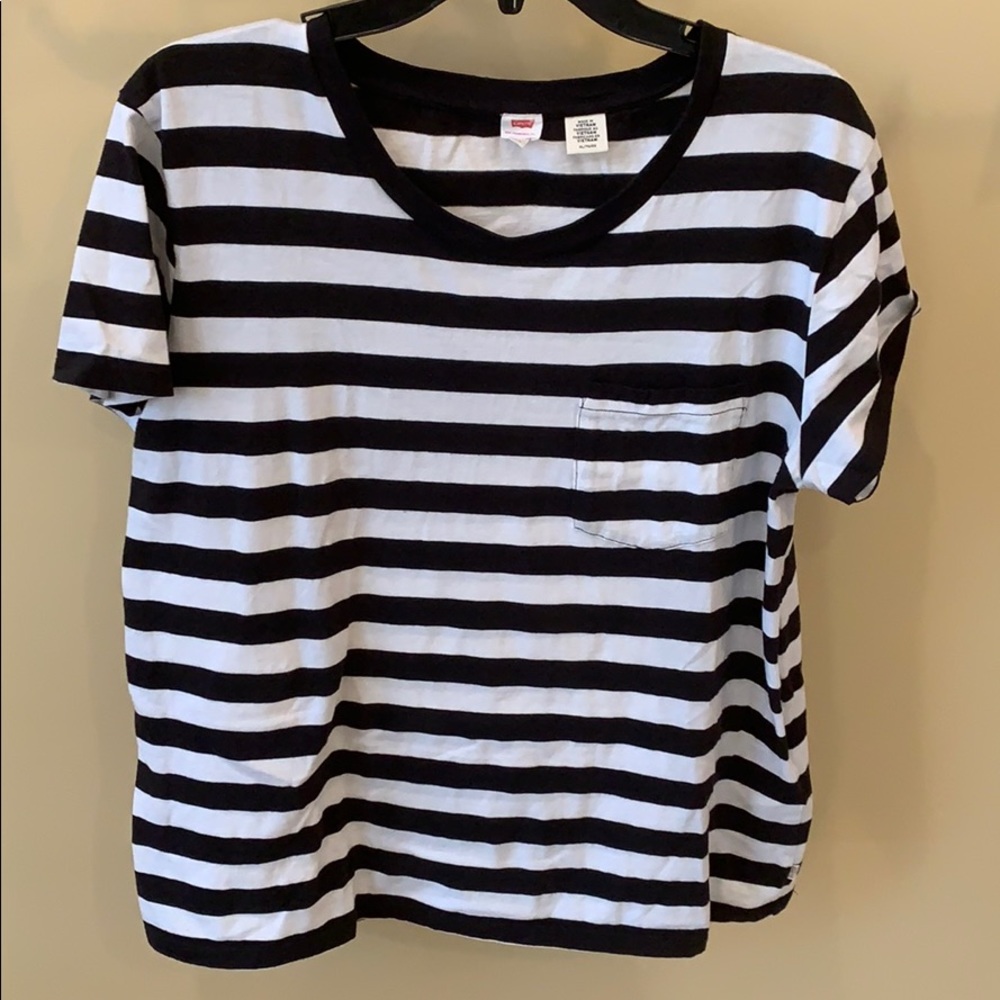 Worn once striped Levi’s tee XL boxy fit